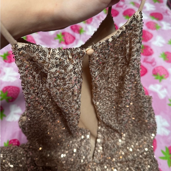 Forever 21 Gold sequins Halter New Year’s party formal wear - Picture 7 of 7